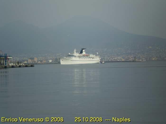 1 - La nave entra in porto - The ship comes into port.JPG