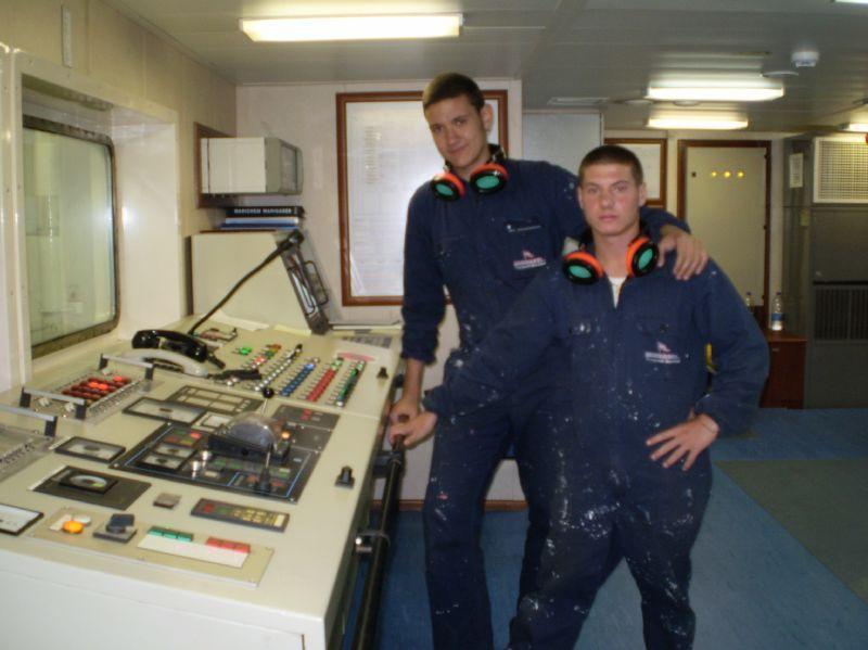 Gli allievi Iandolo e Valentino in control room.JPG